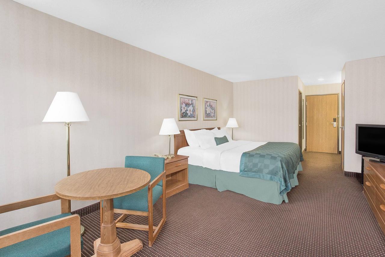 Ramada By Wyndham Hancock Waterfront Exterior photo