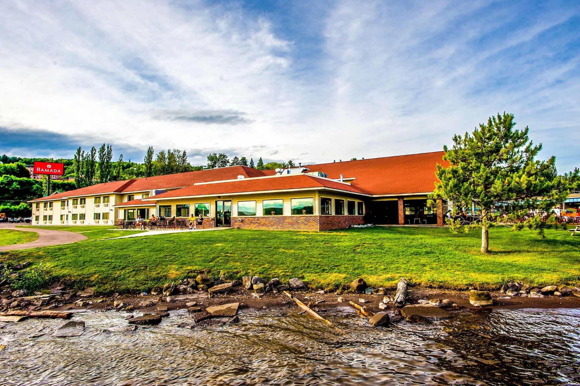 Ramada By Wyndham Hancock Waterfront Exterior photo